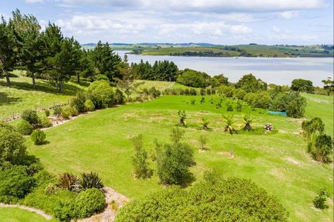 Photo of property in 24 Karakanui Road, Tinopai, Matakohe, 0593