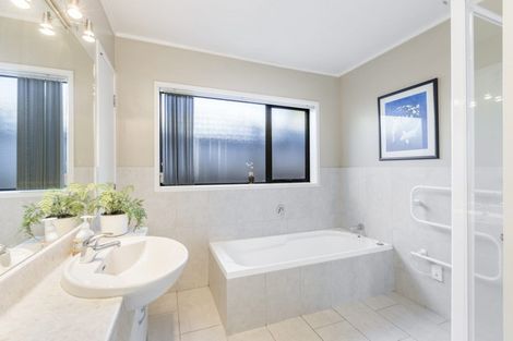 Photo of property in 139 Flanshaw Road, Te Atatu South, Auckland, 0610