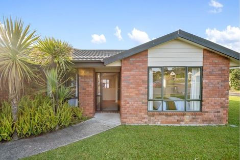 Photo of property in 11 Sunvista Avenue, Oteha, Auckland, 0632