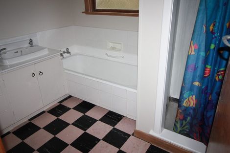 Photo of property in 24 Surrey Crescent, Hokowhitu, Palmerston North, 4410