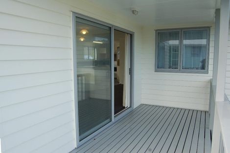 Photo of property in 27 Aniseed Grove, Timberlea, Upper Hutt, 5018