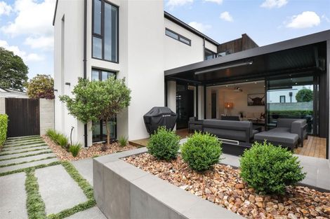 Photo of property in 18 Roa Road, Fendalton, Christchurch, 8041