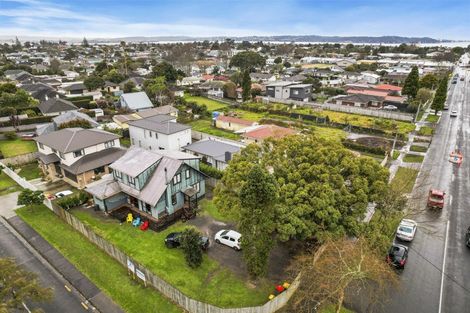 Photo of property in 33 Taikata Road, Te Atatu Peninsula, Auckland, 0610