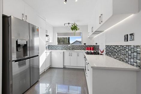 Photo of property in 2/8 Leven Lane, Totara Heights, Auckland, 2105