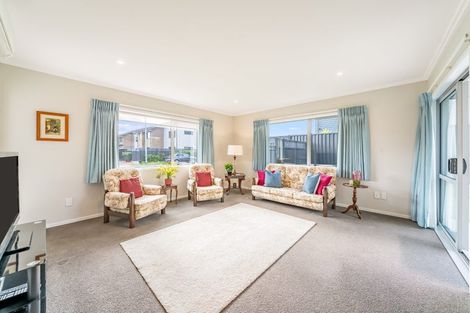 Photo of property in 15 Chalfont Road, Silverstream, Upper Hutt, 5019