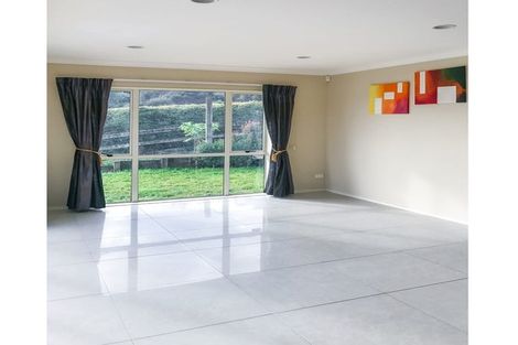 Photo of property in 10 Michael Bosher Way, Flat Bush, Auckland, 2019