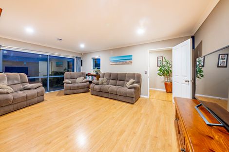 Photo of property in 13 Dunaff Place, Flat Bush, Auckland, 2019