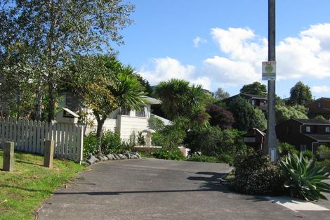 Photo of property in 2/39 Rifleman Rise, Unsworth Heights, Auckland, 0632