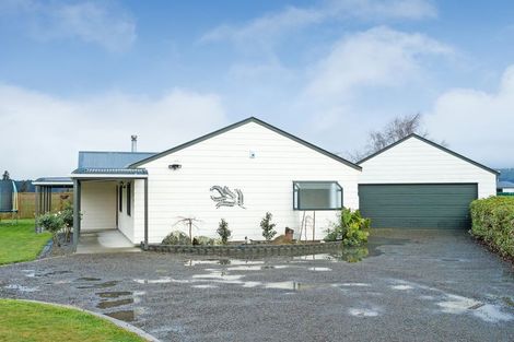 Photo of property in Maddison Apartments, 2/6c Queen Street, Palmerston North, 4410