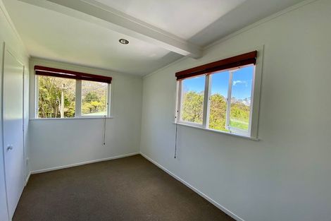 Photo of property in 318 Sturges Road, Henderson Valley, Auckland, 0612