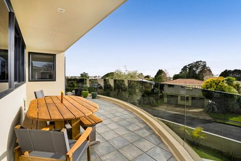 Photo of property in 3 Fairfax Terrace, Frankleigh Park, New Plymouth, 4310