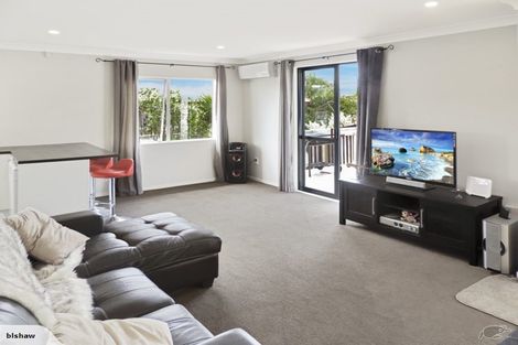 Photo of property in 6 Solea Road, Sunnyvale, Auckland, 0612