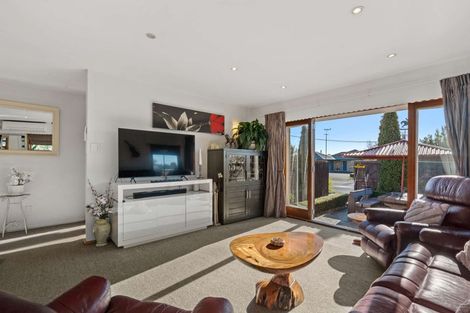 Photo of property in 305 Lake Terrace Road, Shirley, Christchurch, 8061