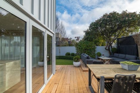 Photo of property in 92a Jeffreys Road, Fendalton, Christchurch, 8052