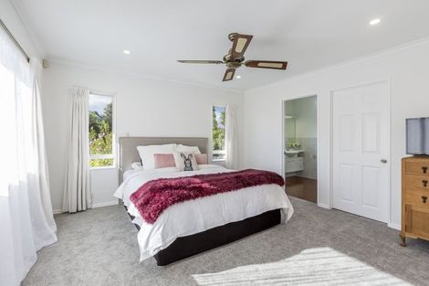 Photo of property in 9a Bundoran Way, Pinehill, Auckland, 0632