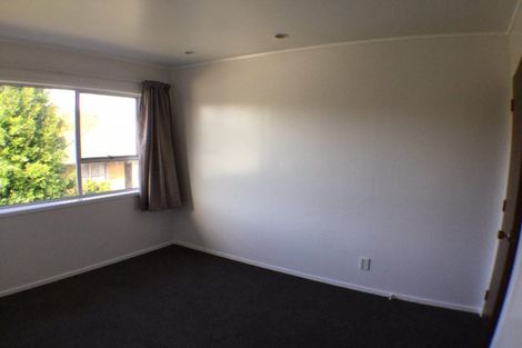 Photo of property in 2/27 Mannering Place, Hillcrest, Auckland, 0627