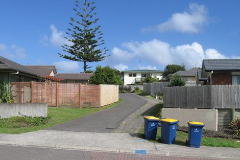 Photo of property in 28 Zefiro Drive, Massey, Auckland, 0614