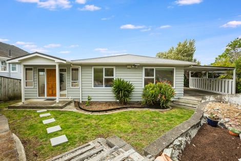Photo of property in 15 Tainui Terrace, Tawa, Wellington, 5028