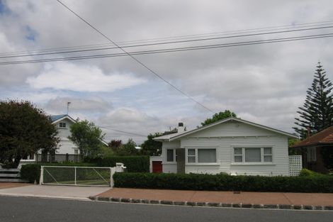 Photo of property in 12 Pasadena Avenue, Point Chevalier, Auckland, 1022