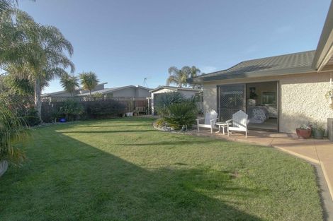 Photo of property in 18 Bishops Close, Greenmeadows, Napier, 4112