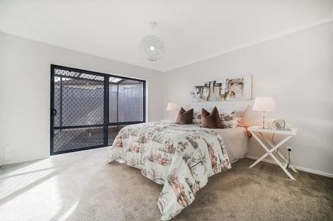 Photo of property in 323 Mahia Road, Weymouth, Auckland, 2103