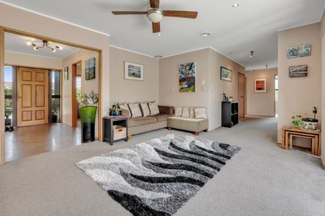 Photo of property in 6 Citation Way, Botany Downs, Auckland, 2010