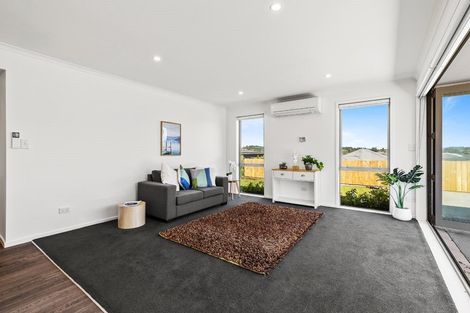 Photo of property in 14 Hooton Drive, Kumeu, 0810