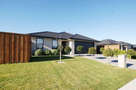 Photo of property in 14 Walnut Way, Rangiora, 7400