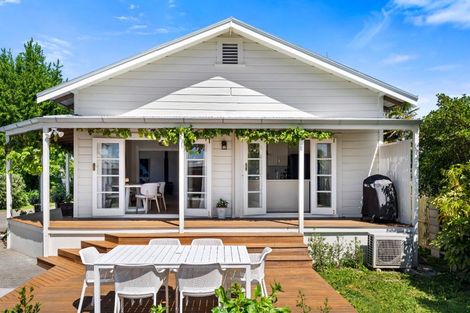 Photo of property in 3 Moeller Street, Taradale, Napier, 4112