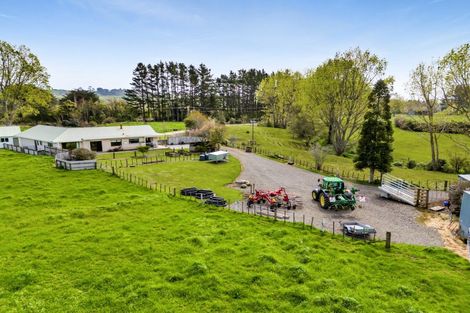 Photo of property in 32 Davis Road, Waiongana, Inglewood, 4389