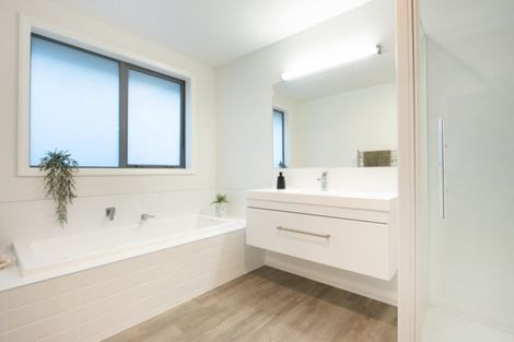 Photo of property in 39 Kahuparere Crescent, Pyes Pa, Tauranga, 3112