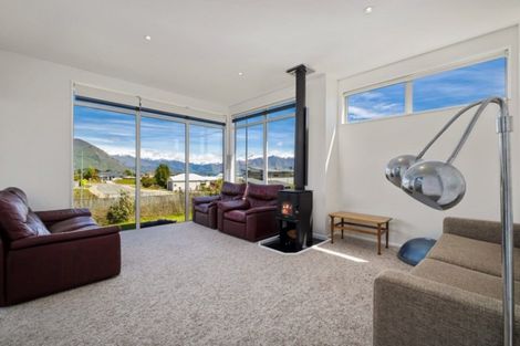 Photo of property in 10 Mcleod Avenue, Wanaka, 9305