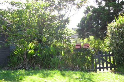 Photo of property in 15 Chipping Dale, Mangere Bridge, Auckland, 2022