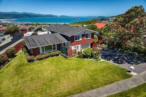Photo of property in 22 Reese Jones Grove, Maungaraki, Lower Hutt, 5010
