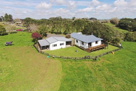 Photo of property in 14 Brewster Road, Pukekawa, Tuakau, 2696
