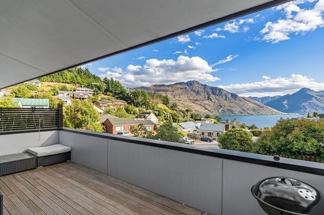 Photo of property in 27 Watts Road, Fernhill, Queenstown, 9300