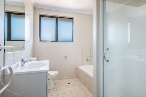 Photo of property in 30 Misty Valley Drive, Henderson, Auckland, 0612