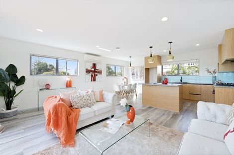 Photo of property in 5 Parrs Cross Road, Henderson, Auckland, 0612