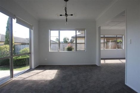 Photo of property in 12 Strundeen Close, Flat Bush, Auckland, 2016