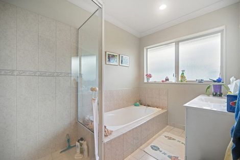 Photo of property in 11 Charles Miller Court, Clarks Beach, 2122