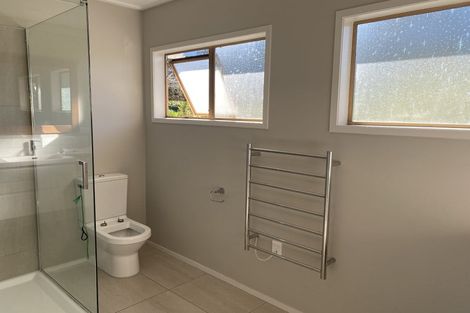 Photo of property in 64 Cyclarama Crescent, Massey, Auckland, 0614