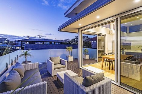 Photo of property in 2/49 Seaview Road, Castor Bay, Auckland, 0620