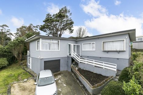 Photo of property in 51 Turville Crescent, Newlands, Wellington, 6037