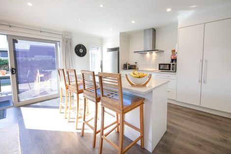 Photo of property in 2 Gregory Grove, Clive, 4102