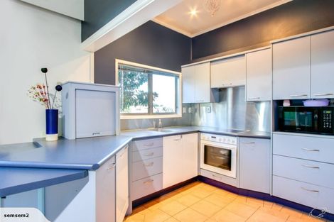 Photo of property in 28 Bowling Road, Greenmeadows, Napier, 4112