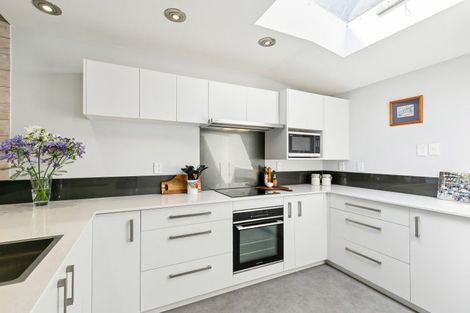 Photo of property in 3 Countess Close, Maupuia, Wellington, 6022