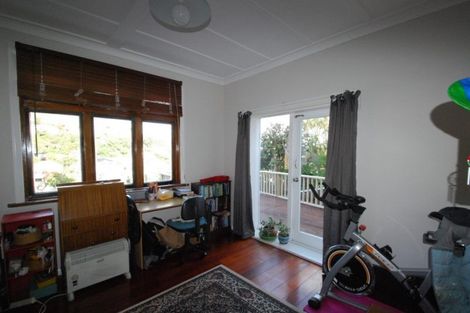 Photo of property in 52 Tio Tio Road, Miramar, Wellington, 6022