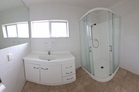 Photo of property in 82 Ocean View Road, Northcote, Auckland, 0627