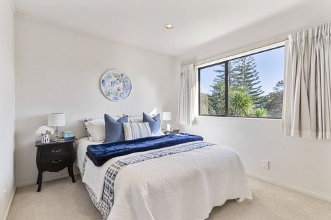 Photo of property in 24 Bert Wilson Place, Cockle Bay, Auckland, 2014