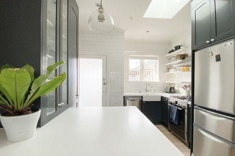 Photo of property in 4/64 Victoria Road, Devonport, Auckland, 0624